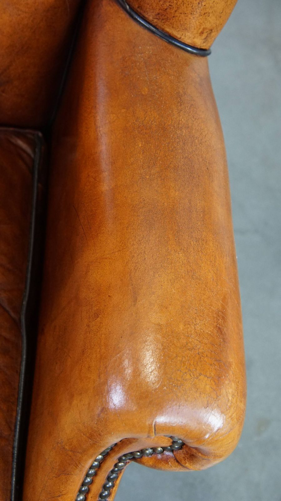 Stijlvolle, Ruime Schapenvacht Fauteuil In Een Warme Kleur Met Uitstekend Zitcomfort photo vintage