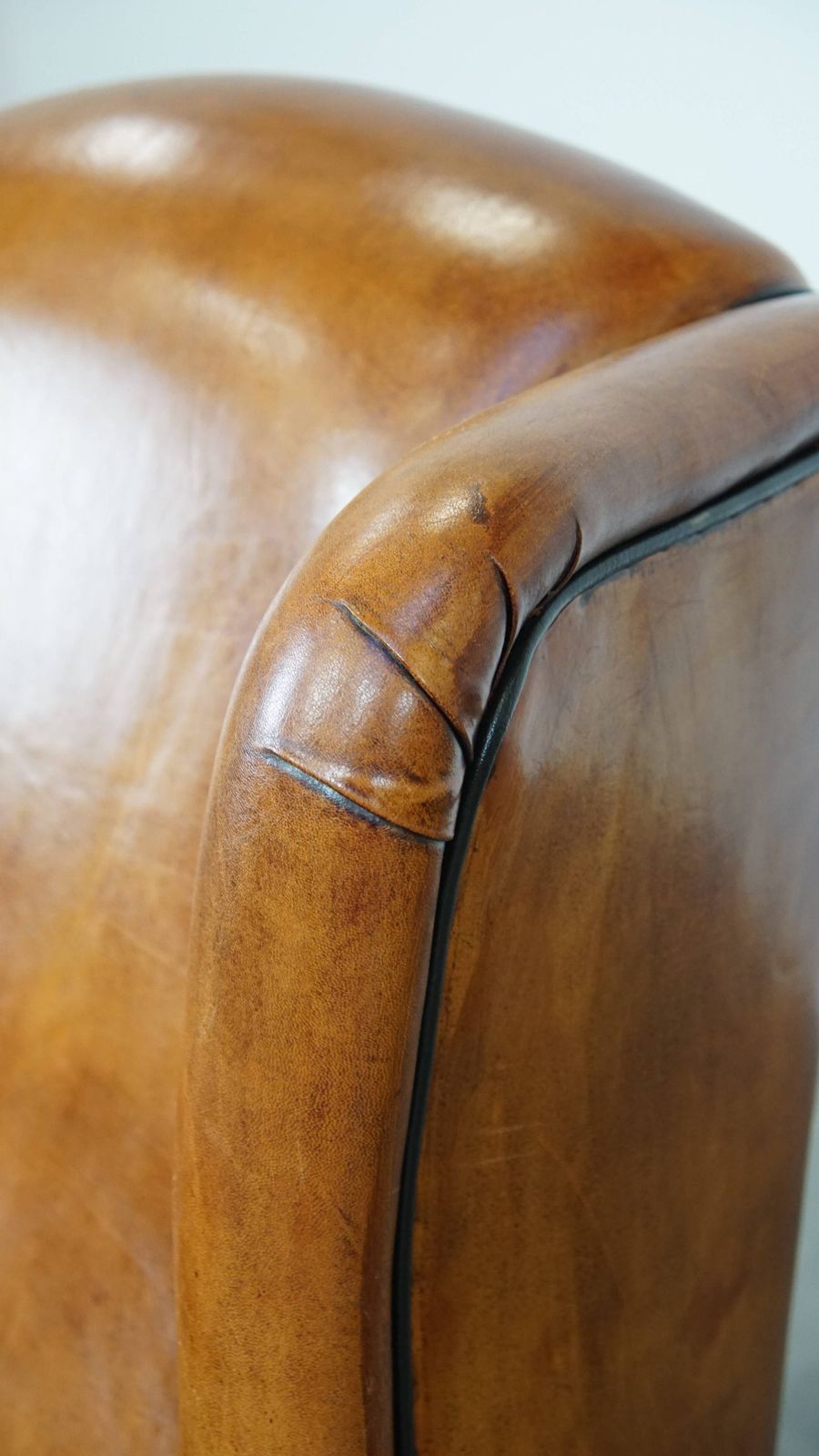 1438.6224 Stylish, Spacious Sheepskin Armchair In A Warm Colour And With Excellent Seating Comfort photo