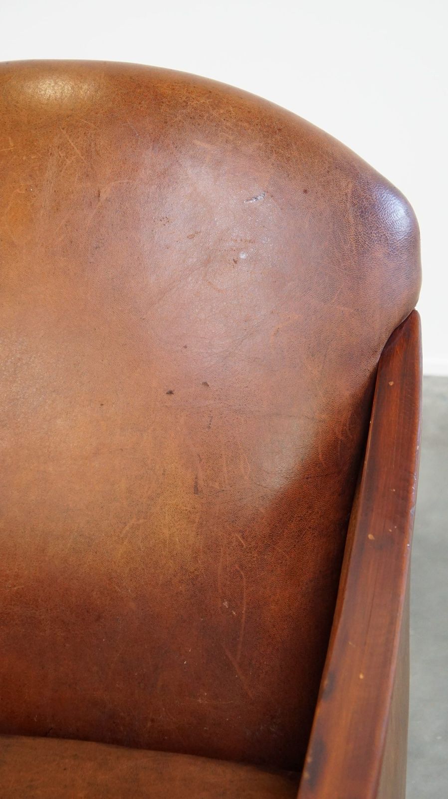 photo vinterior Unique, Stately, Comfortable Sheepskin Art Deco Design Armchair