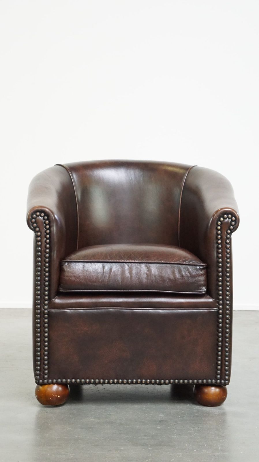 Beautiful Luxurious Dark Cowhide Club Chair With Ball Feet In English Style photo furniture