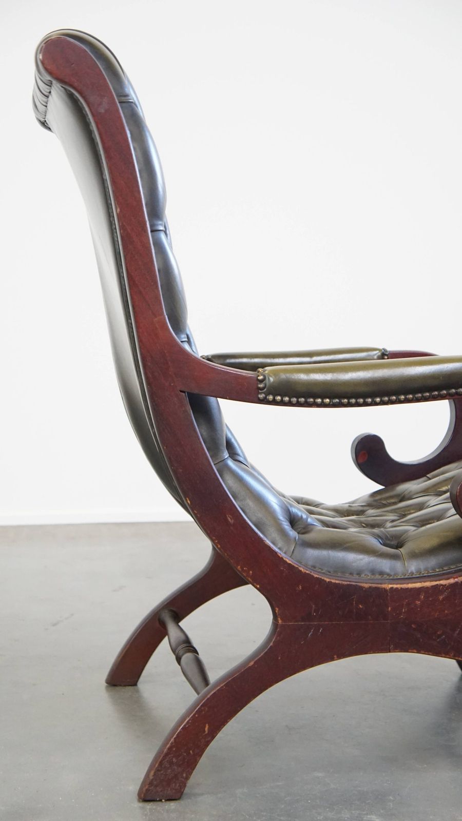 Furniture Nice Green Cow Leather Chesterfield Armchair With An Elegant Design And Combined With Wood photo
