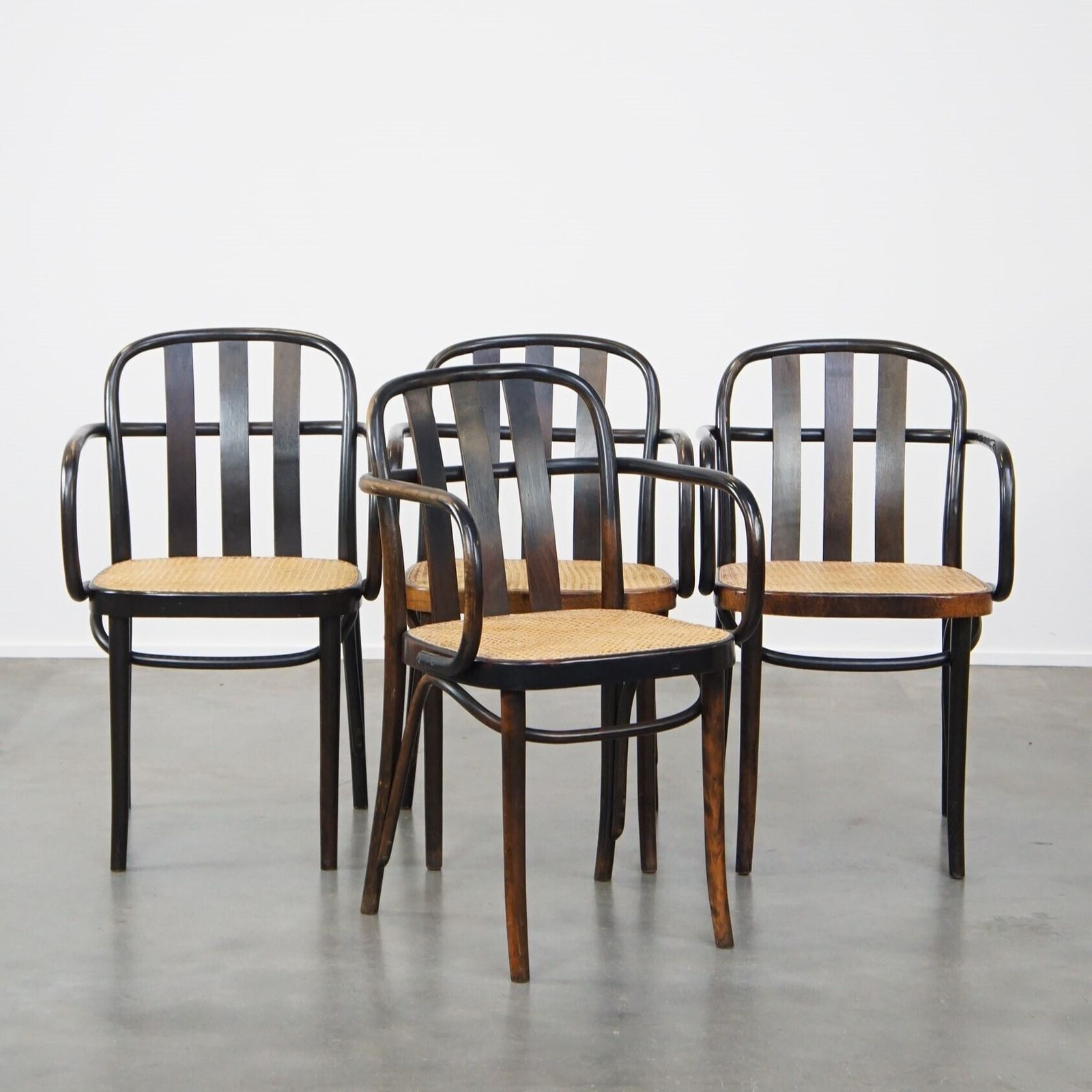 Set Van 4 Vintage Houten Design Eetkamer /Bistrostoelen Met Rieten Zitting In Thonet Stijl