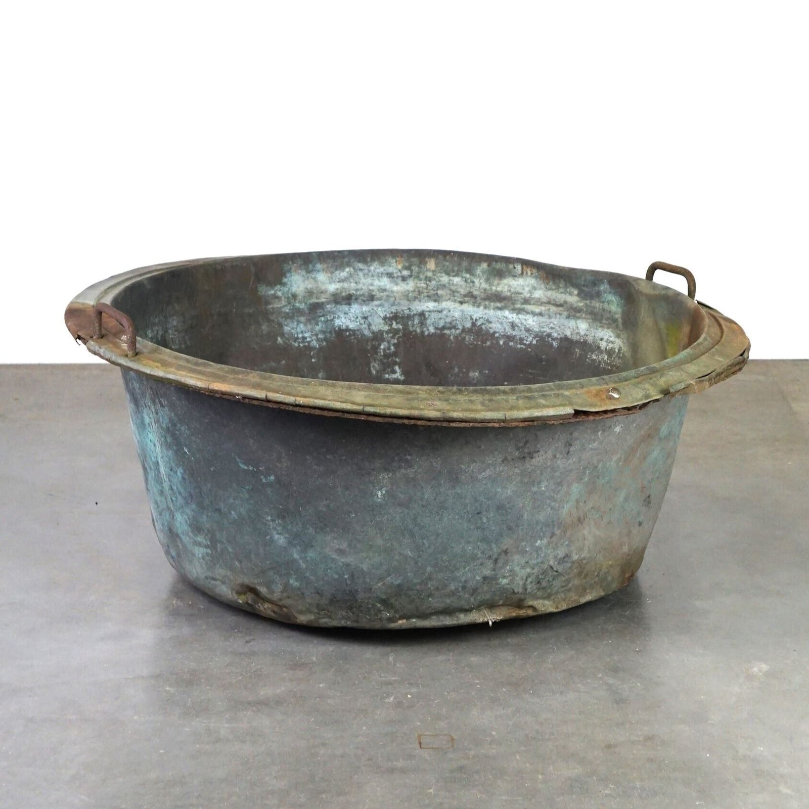 Uniek Groot Antiek Koperen Ketel/Bak Met Mooie Patina. Ideaal Voor Onder Andere Brandhout