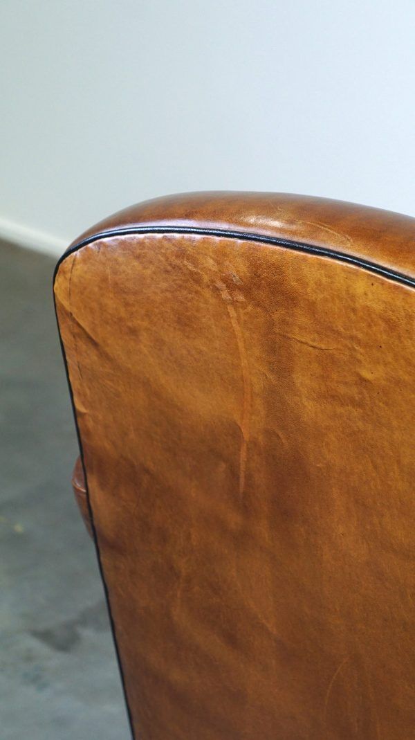 photo furniture Vintage Schapenleren Fauteuil – Stijlvol En Comfortabel