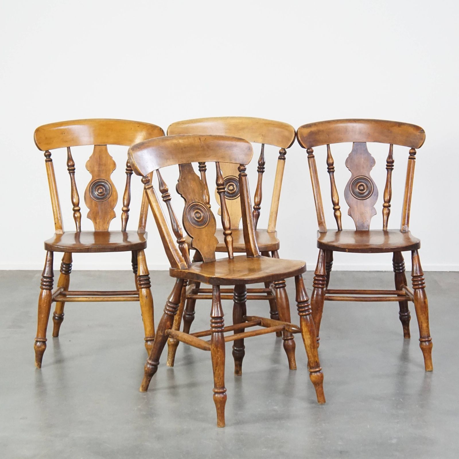 Set Of 4 Charming Antique English Dining Chairs From The Mid 19th Century