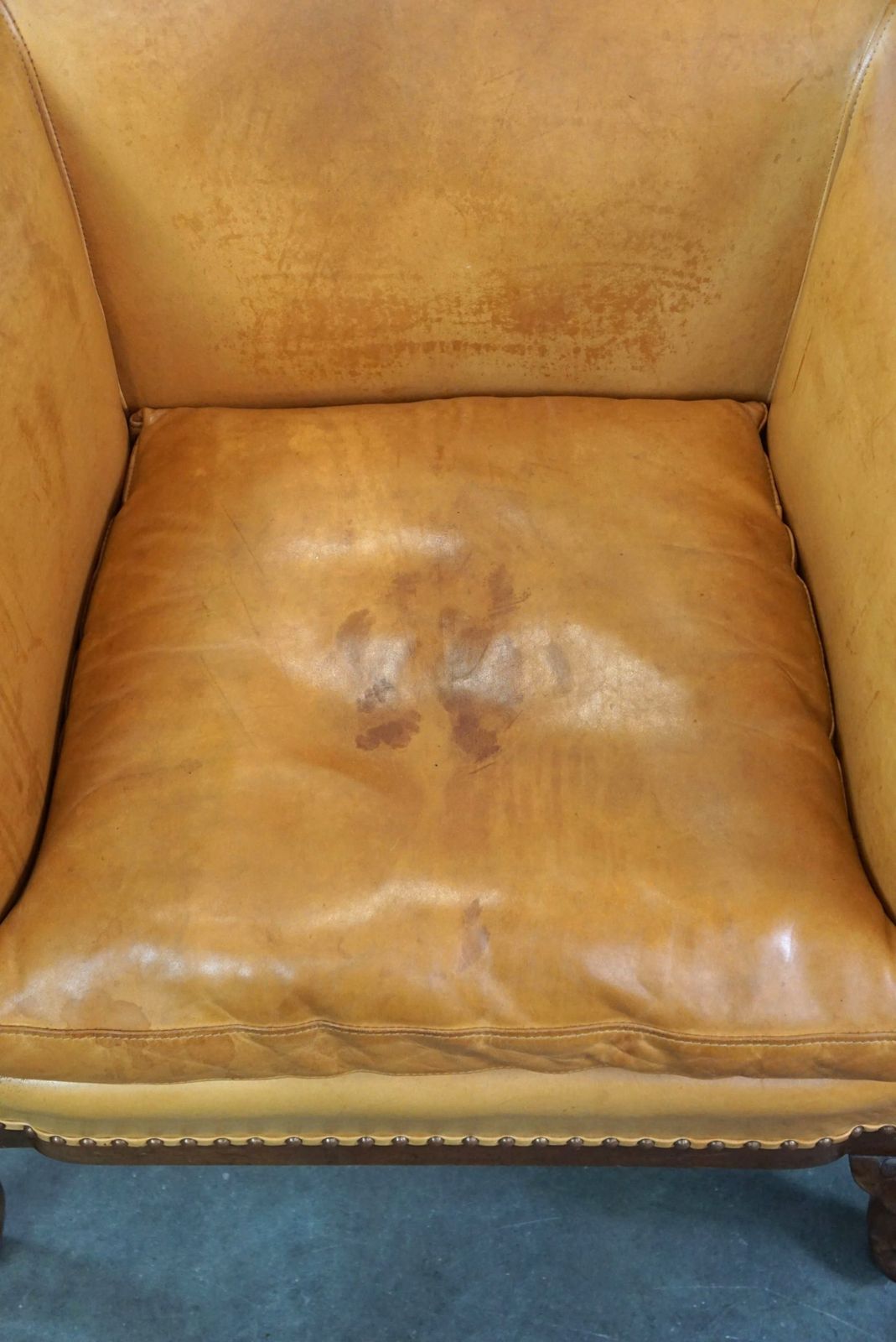 Bijzondere Set Van 2 Clubfauteuils En Een Bank In Cognackleurig Leer Met Wieltjes photo buy