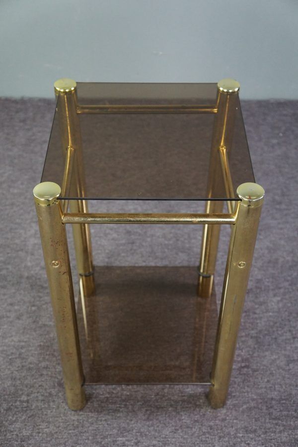 Gouden Hollywood Regency Bijzettafel Met Rookglas, Kolommodel photo for sale