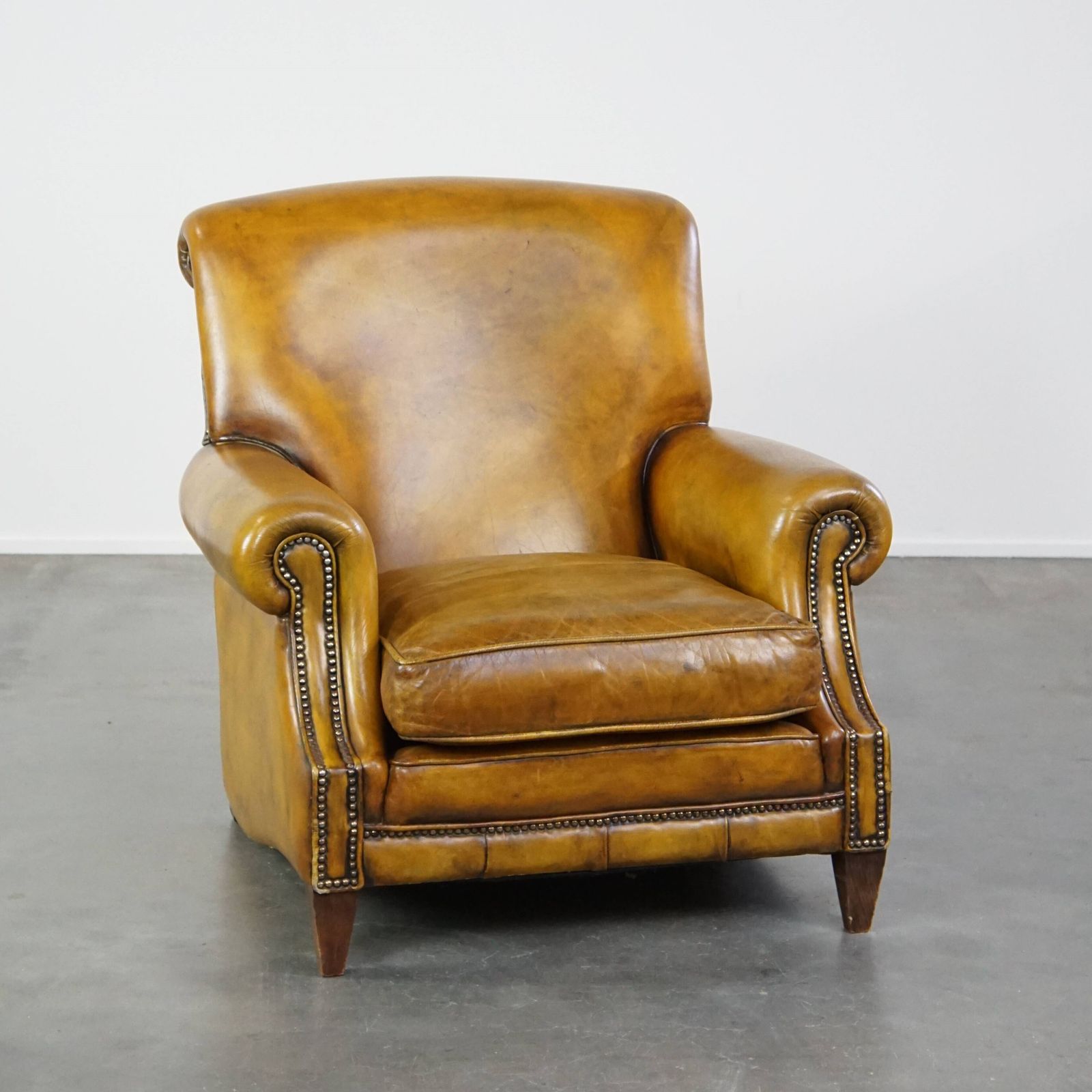 Comfortable Yellow Large English Style Cowhide Armchair With A Correct Finish With Decorative Nails
