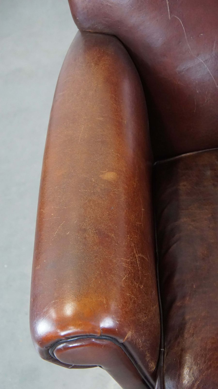 Strak Afgewerkte Fauteuil Van Schapenleer photo buy