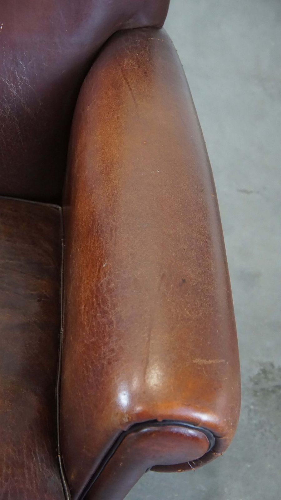 Strak Afgewerkte Fauteuil Van Schapenleer photo vintage