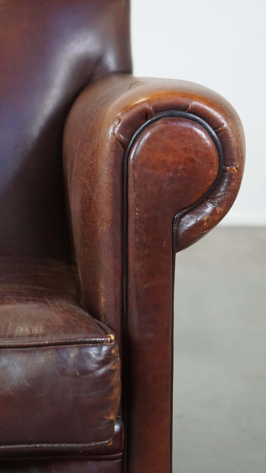 photo for sale Strak Afgewerkte Fauteuil Van Schapenleer
