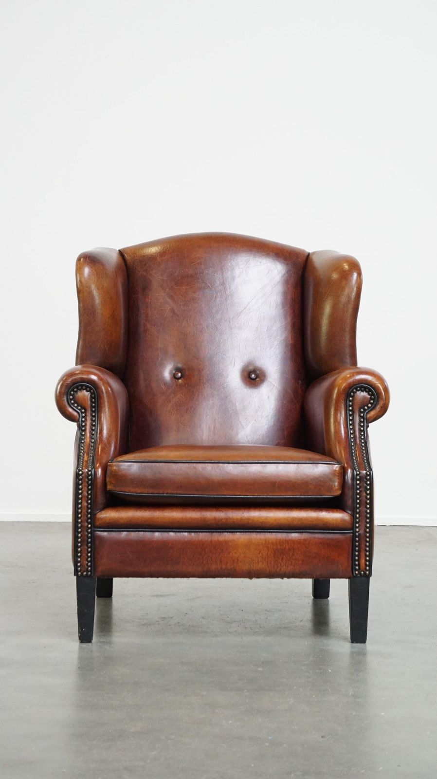 Mooie, Comfortabele En Luxueuze Oorfauteuil Van Schapenleer photo furniture