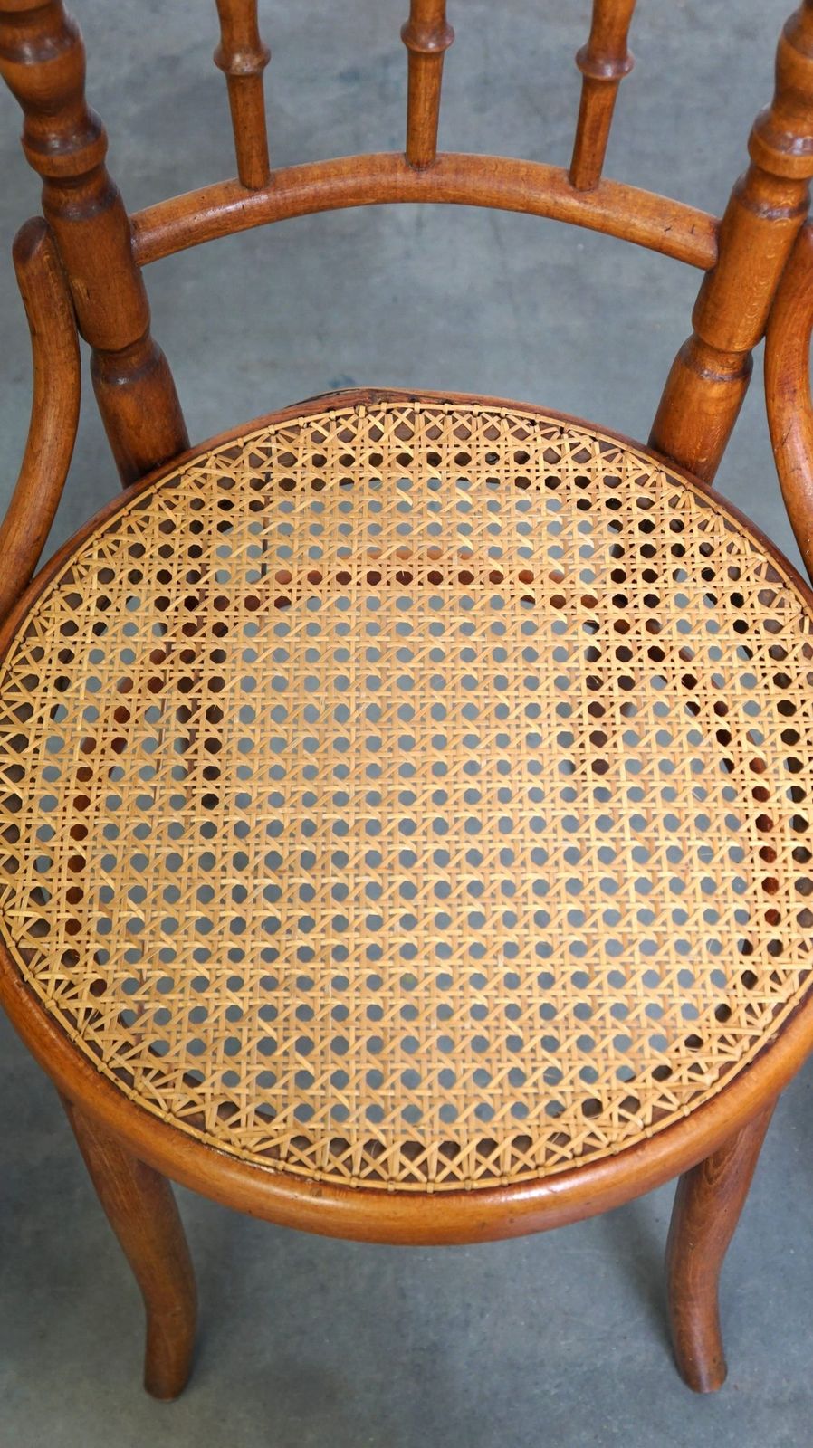 Set Van 4 Antieke Thonet Bistrostoelen Met Een Prachtig Uiterlijk photo buy
