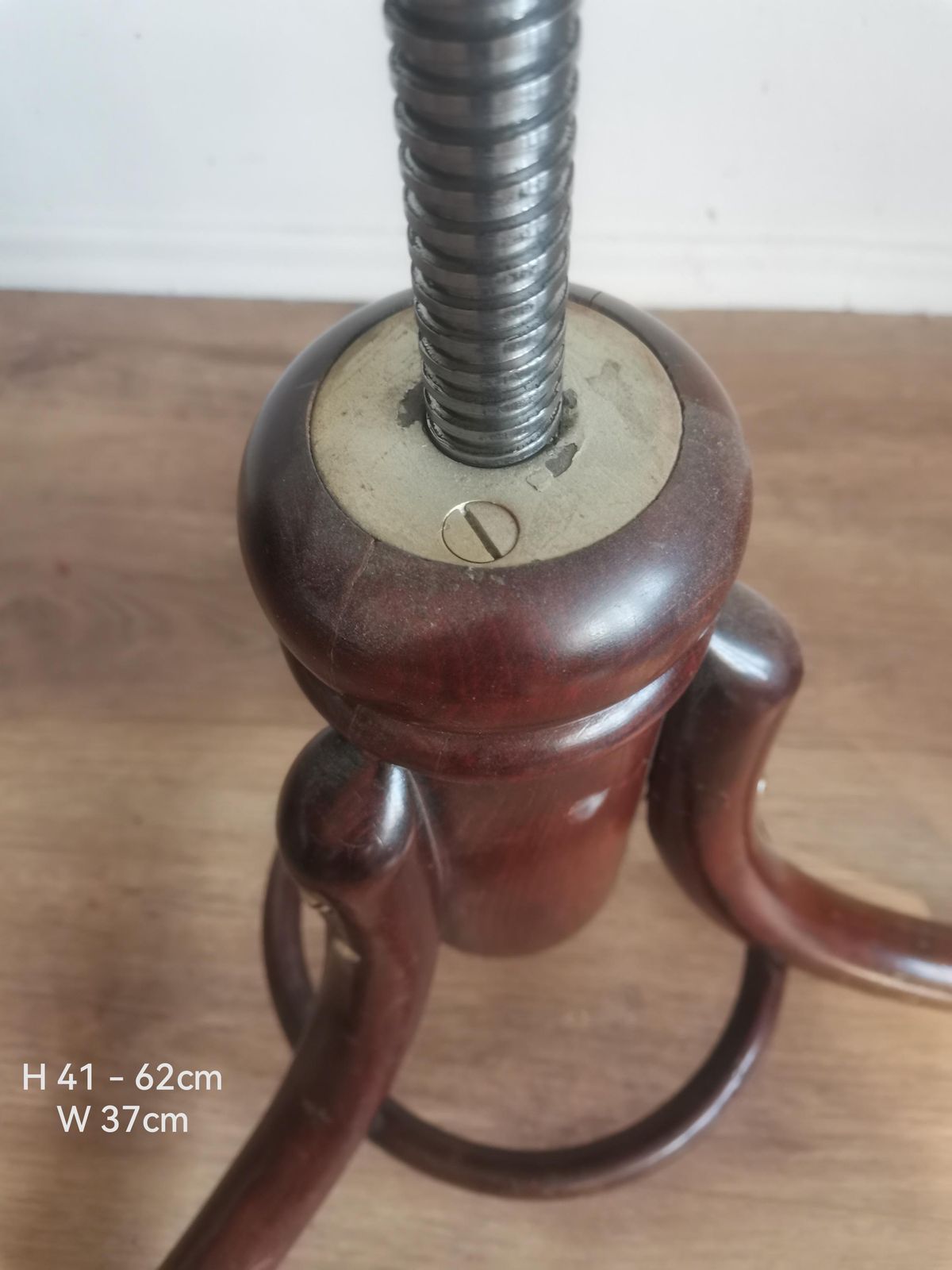 photo furniture Original Thonet Piano Stool Quality Bentwood Hand Made Seat Thonet Chair Vintage