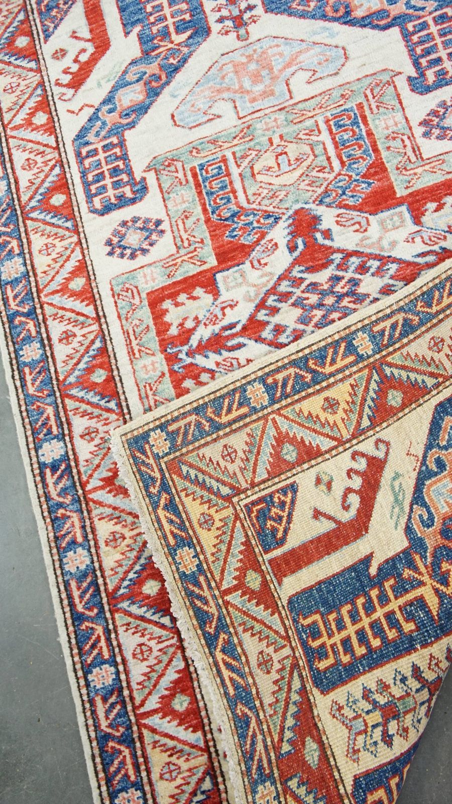Subtle Colorful Rug With Fantastic Pattern 156x92cm photo vinterior