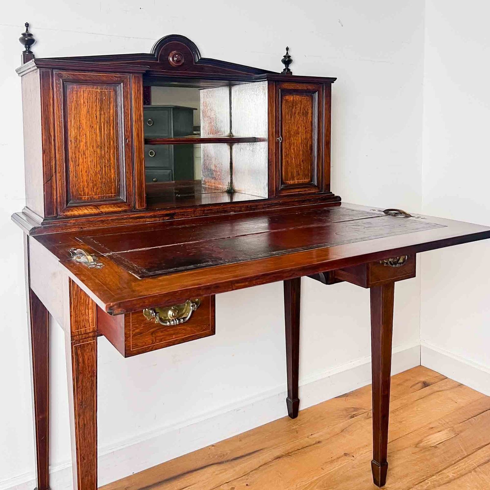 photo vintage Edwards And Roberts Rosewood Ladies Desk