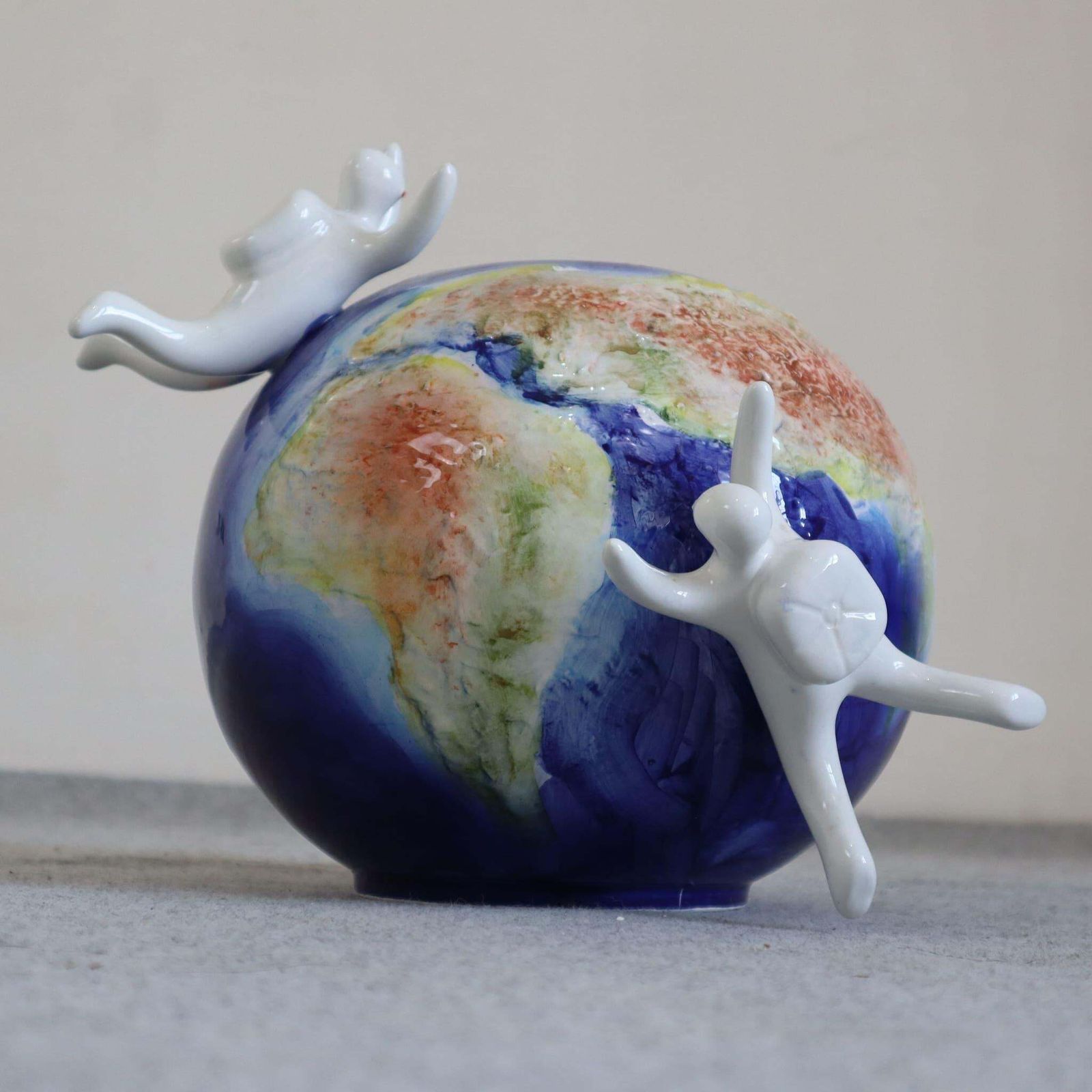 photo vinterior 21th Century Ceramic Globe Vase "Ky, Kome E Perke" By Opificio Etico, Italy