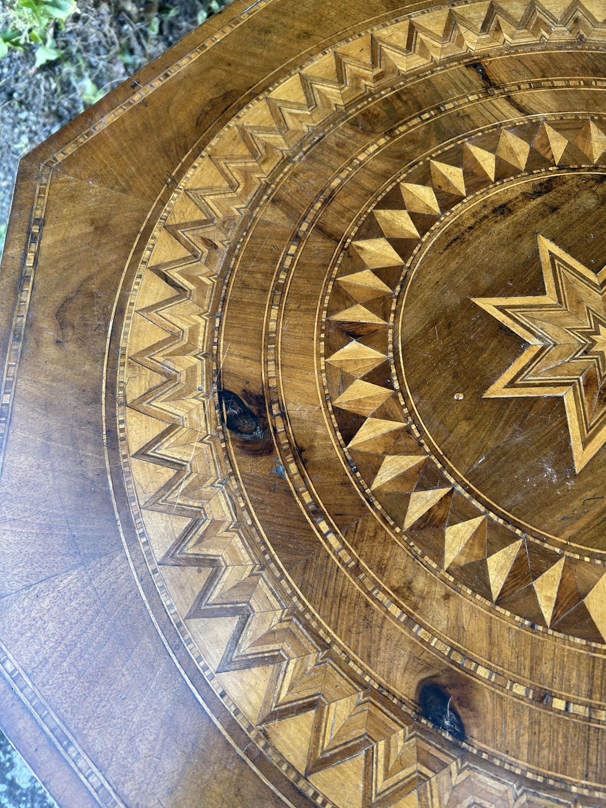 photo vinterior 19th Century Oak Italian Sorrento Occasional Table