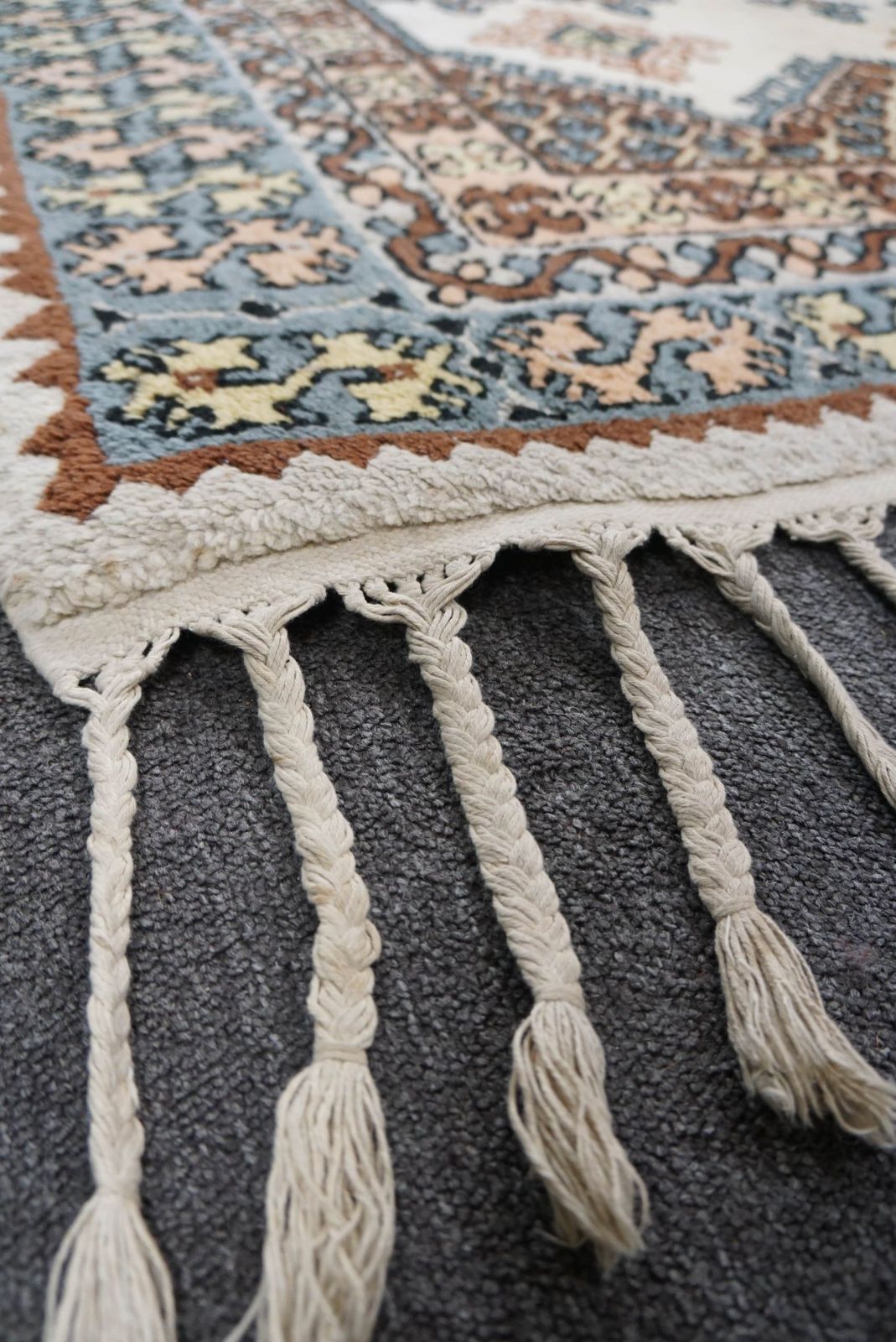 Handgemaakt Berbers Tapijt Uit Tunesië, 200 X 175 Cm photo Textiel