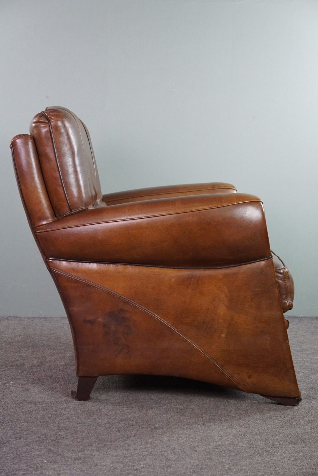 Set Van Een Bank En Fauteuil Met Schapenvachtdesign, In Goede Staat photo 1993.272