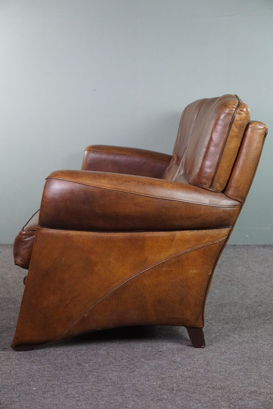 Meubels Set Van Een Bank En Fauteuil Met Schapenvachtdesign, In Goede Staat photo