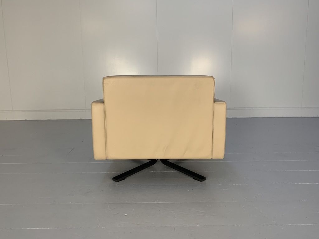 Pair Of Poltrona Frau For Ferrari “Kennedee” Armchairs – In “Pelle Frau Sc” Leather photo vinterior
