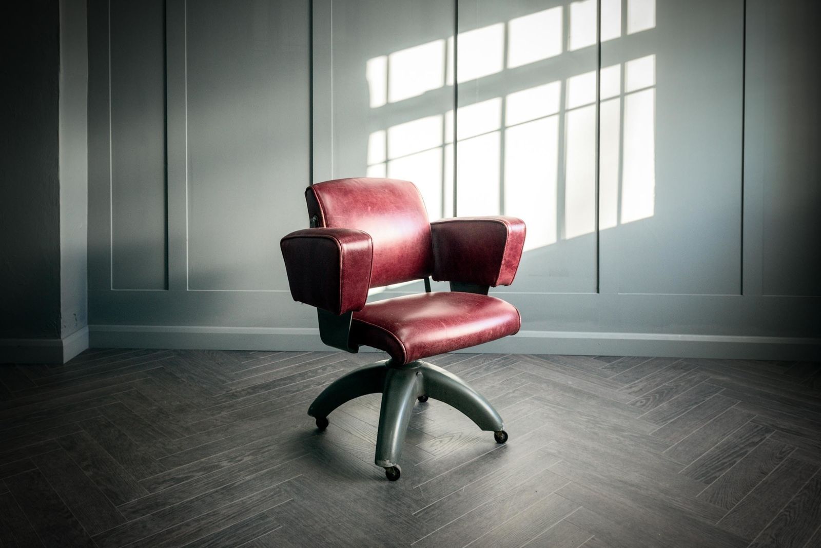 Tansad De Luxe V.26 Red Leather Office Chair photo Furniture
