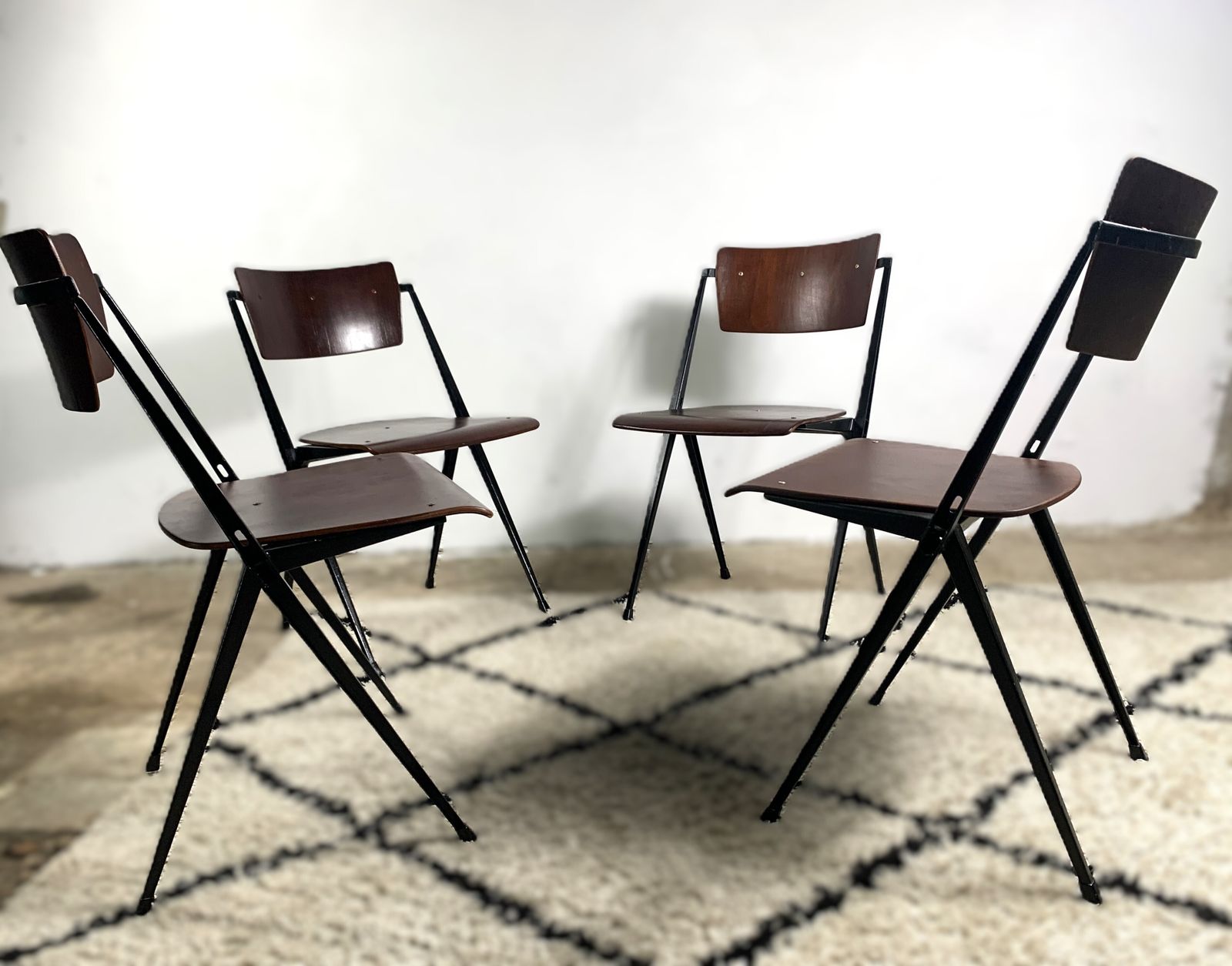950.0 Pyramide Chairs By Wim Rietveld, Set Of 4 photo