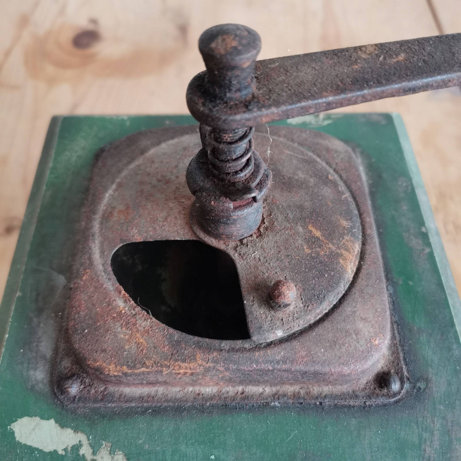 Coffee Mill Vintage Grinder Metal And Wood Manual Grinding Pepper Spices Kitchen Decor Gift Traditional Design Hand Made Espresso photo vintage