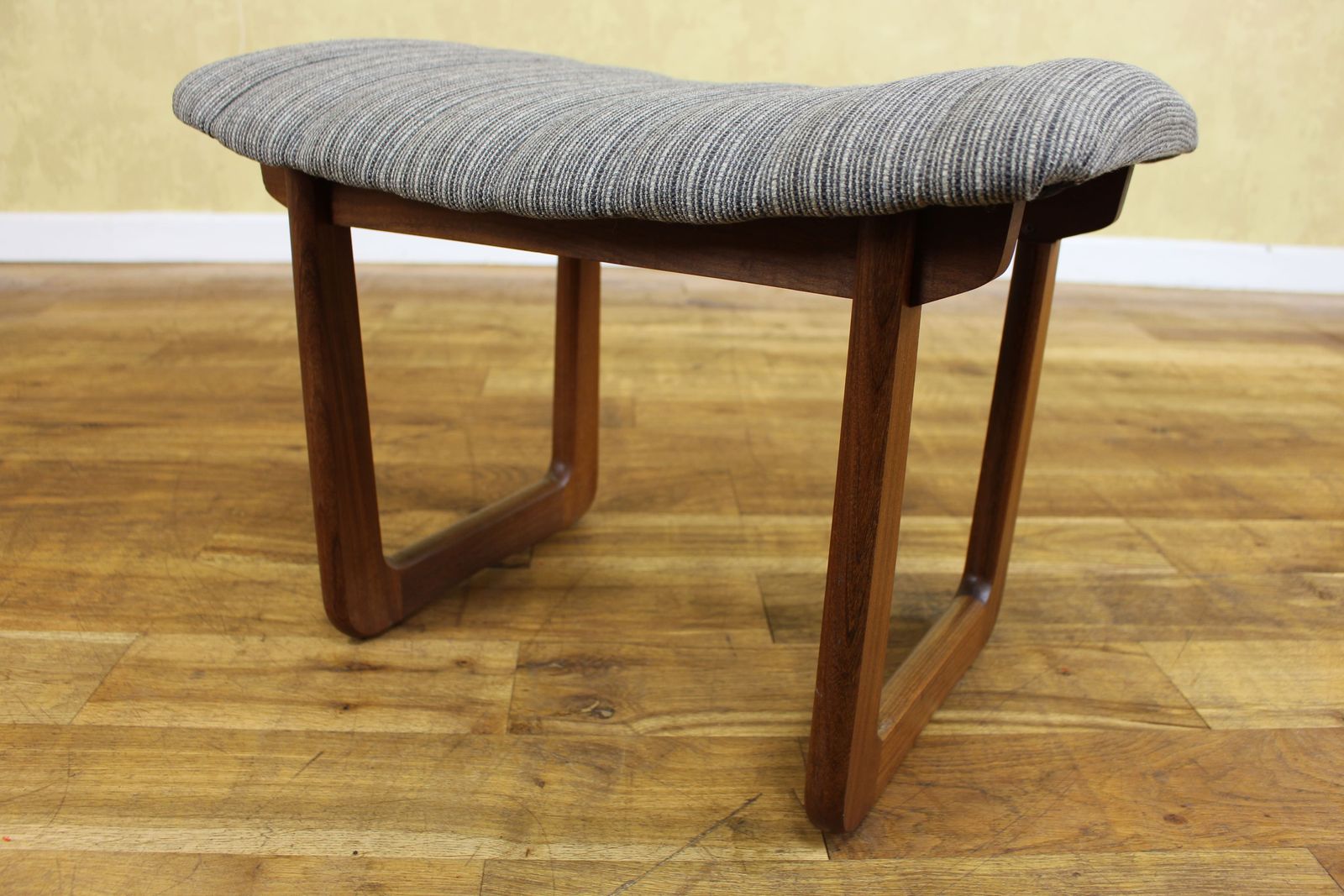 Stylish Uniflex Q Range Stool By Gunther Hoffstead photo furniture