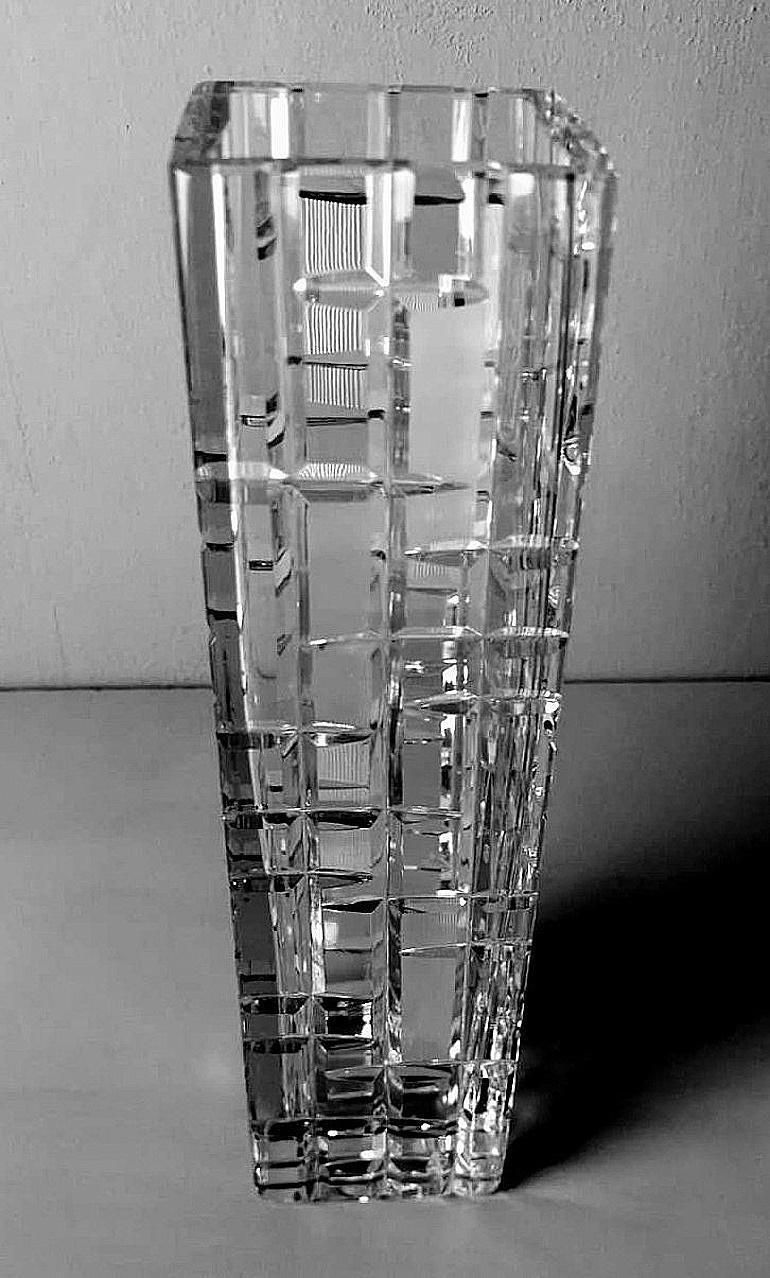 Italian Craftsmanship Hand Cut And Hand Polished Beveled Crystal Vase photo vinterior