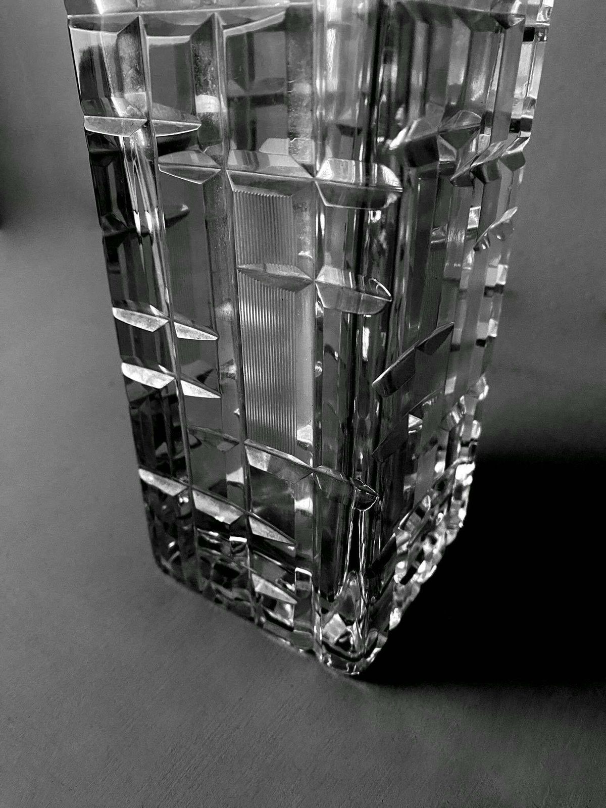 photo vintage Italian Craftsmanship Hand Cut And Hand Polished Beveled Crystal Vase