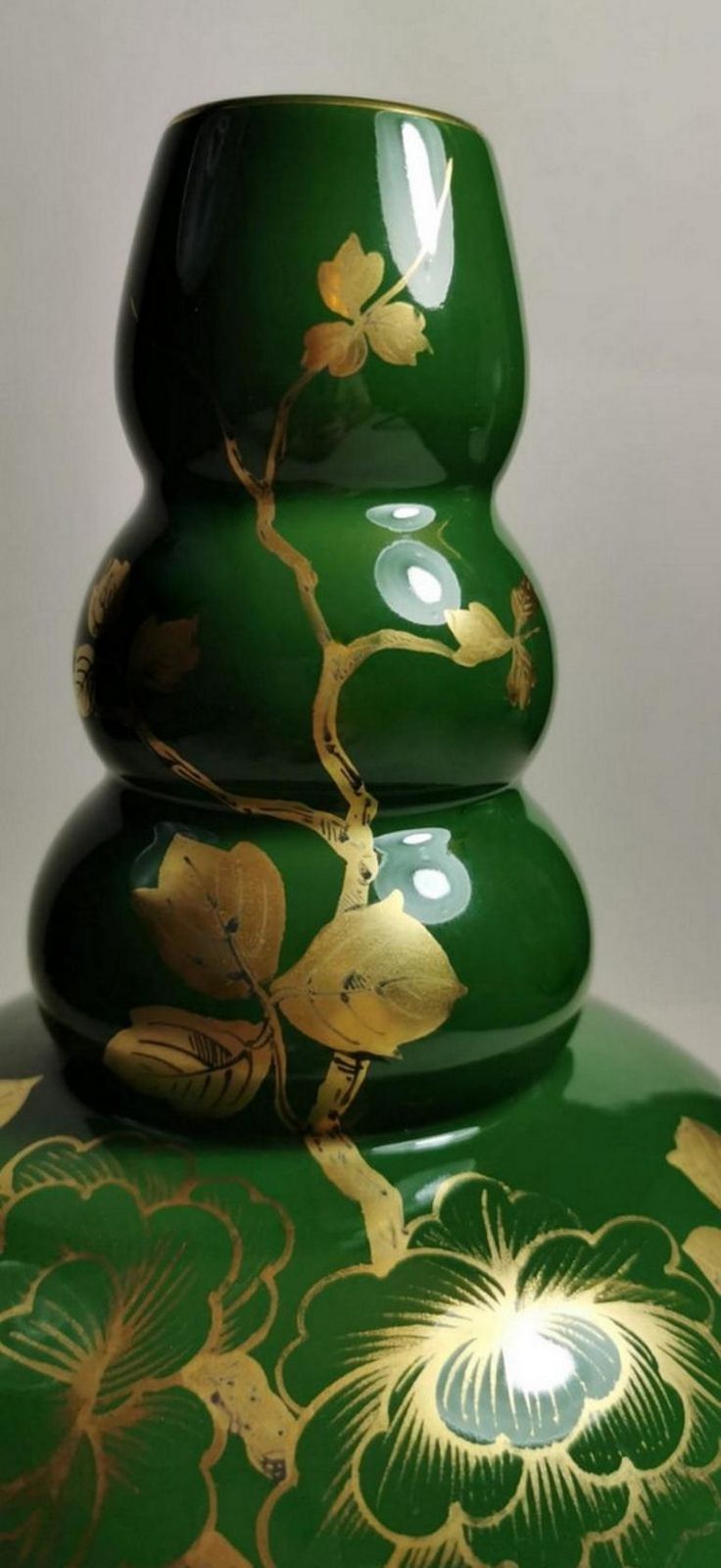 photo furniture Art Decò Green Enameled Terracotta Vase With Pure Gold Decorations, France