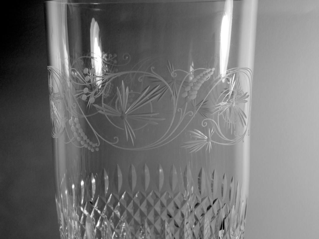 photo furniture Neoclassical Style Italian Chalice Shaped Vase In Ground And Diamond Crystal