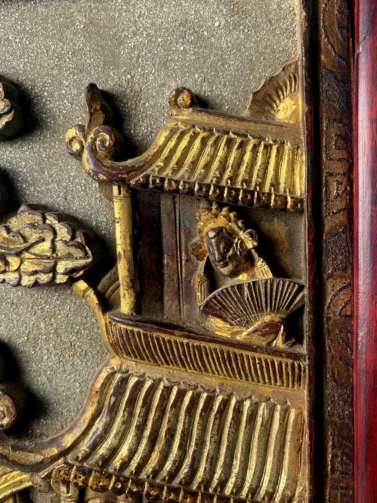 photo vinterior Qing Dynasty Exquisite Chinese Wooden Panel With Raised Figures Gold Leaf (N.2)
