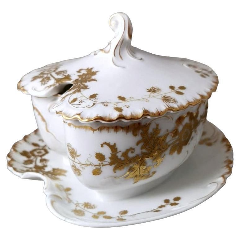 Haviland & Co. Limoges French Gravy Boat In White Porcelain And Gold Decoration
