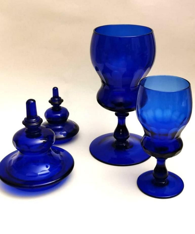 photo vintage Murano "Albarelli" Italian Pair Of Bottles With Lid Blue Blown Glass