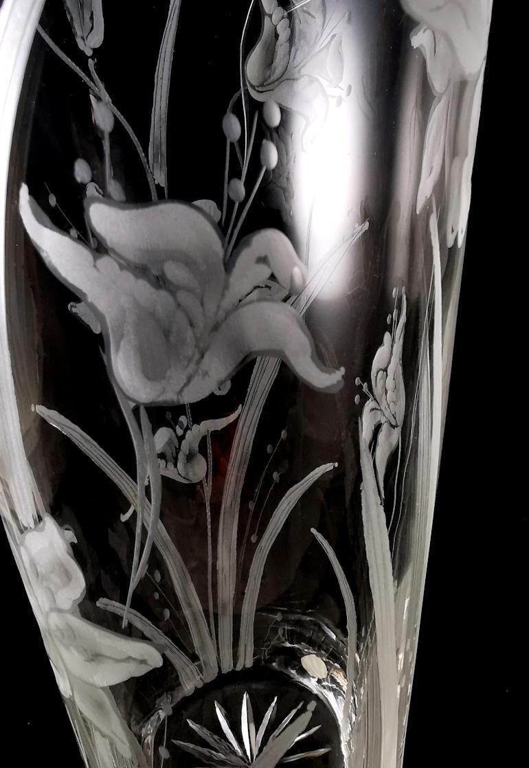 photo buy Italian Cut And Ground Crystal Vase With Flower Decoration