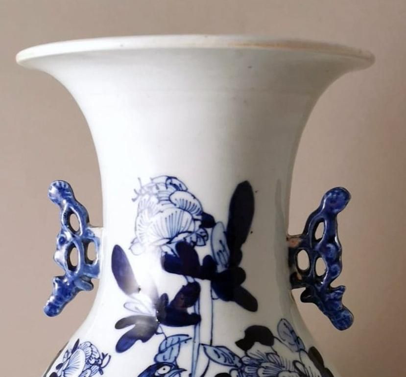 photo furniture Chinese Porcelain Baluster Vase With Cobalt Blue Floral Decoration