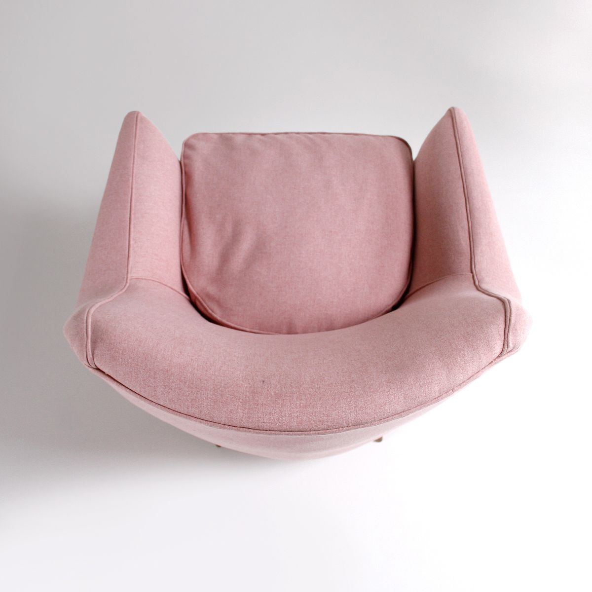 Armchair With Tapered Wooden Legs From The 50s photo vintage
