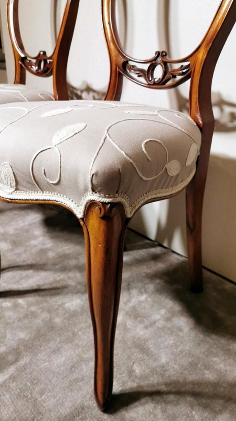 photo vinterior Victorian English Walnut Pair Of Chairs With Balloon Back