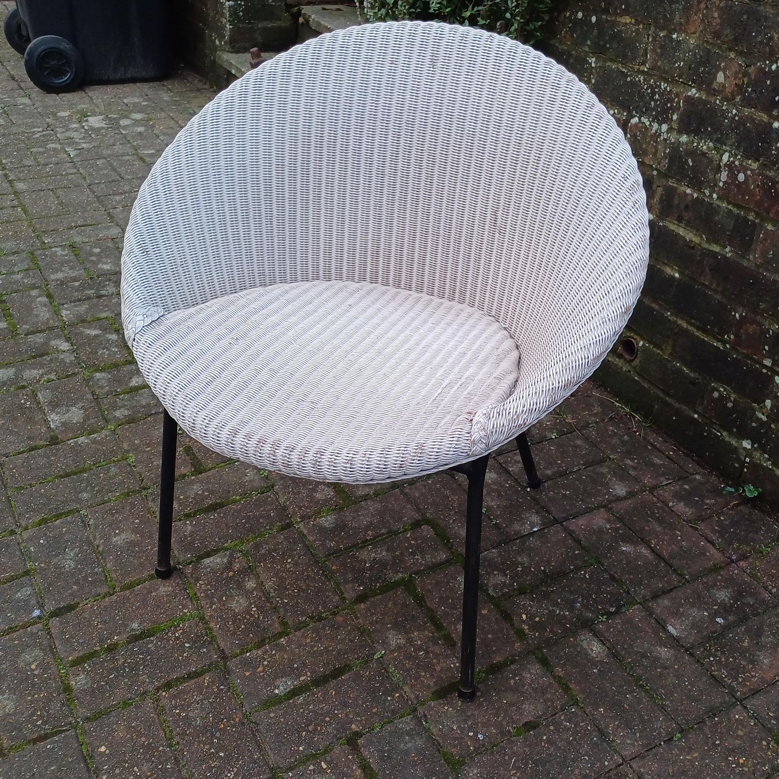 Lloyd Loom Mid Century White Wicker Cocktail Basket Weave Chair, On Black Metal Legs, Labelled photo for sale