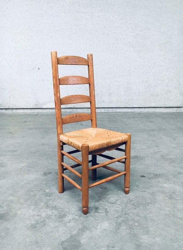 photo for sale Rustieke Eiken Eetkamerstoelen Met Hoge Spijlenrug En Rieten Zitting, België, Ca. Jaren 1950