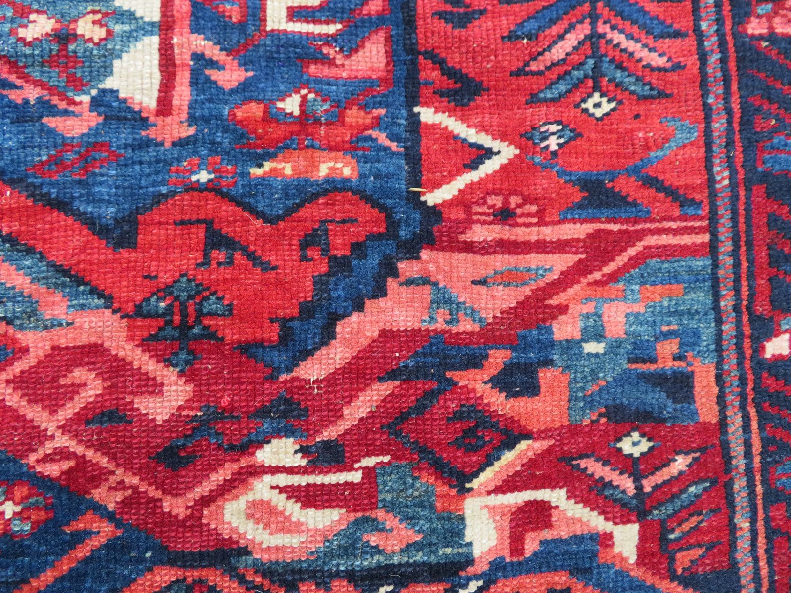 photo vintage Fascinating Archaic Antique Caucasian Kuba Rug. 156cm X 115cm.
