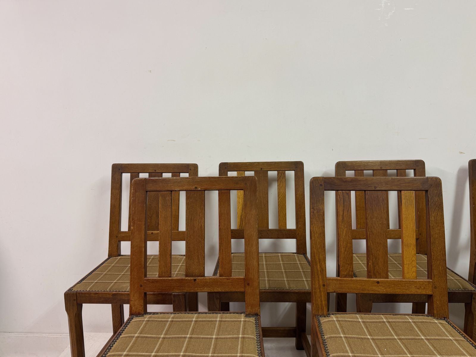 photo vinterior Set Of Seven Arts And Crafts Oak Dining Chairs