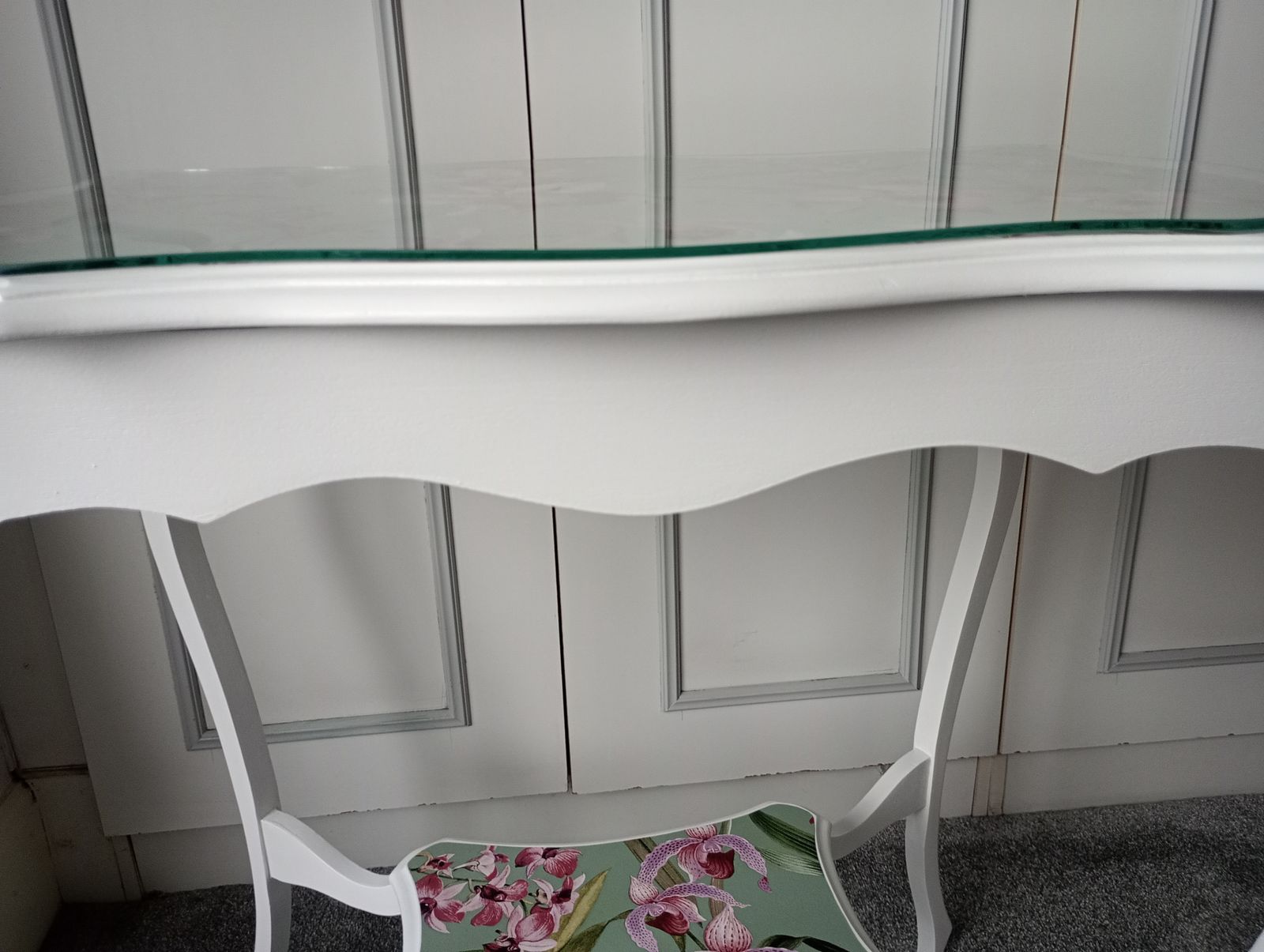 photo furniture Side Table In Satin White With Jade Green And Water Colour Orchid Paper Glazed Top