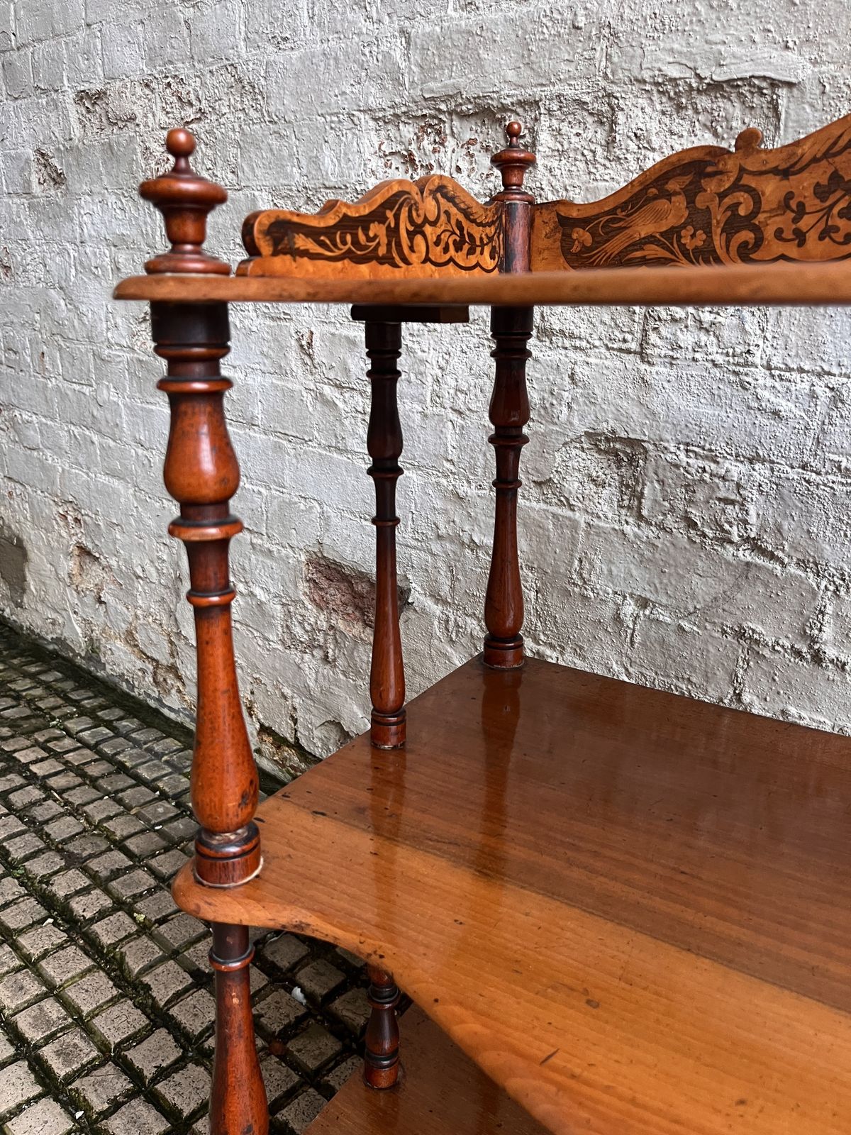 photo vinterior Pretty Victorian Mahogany Whatnot Shelves