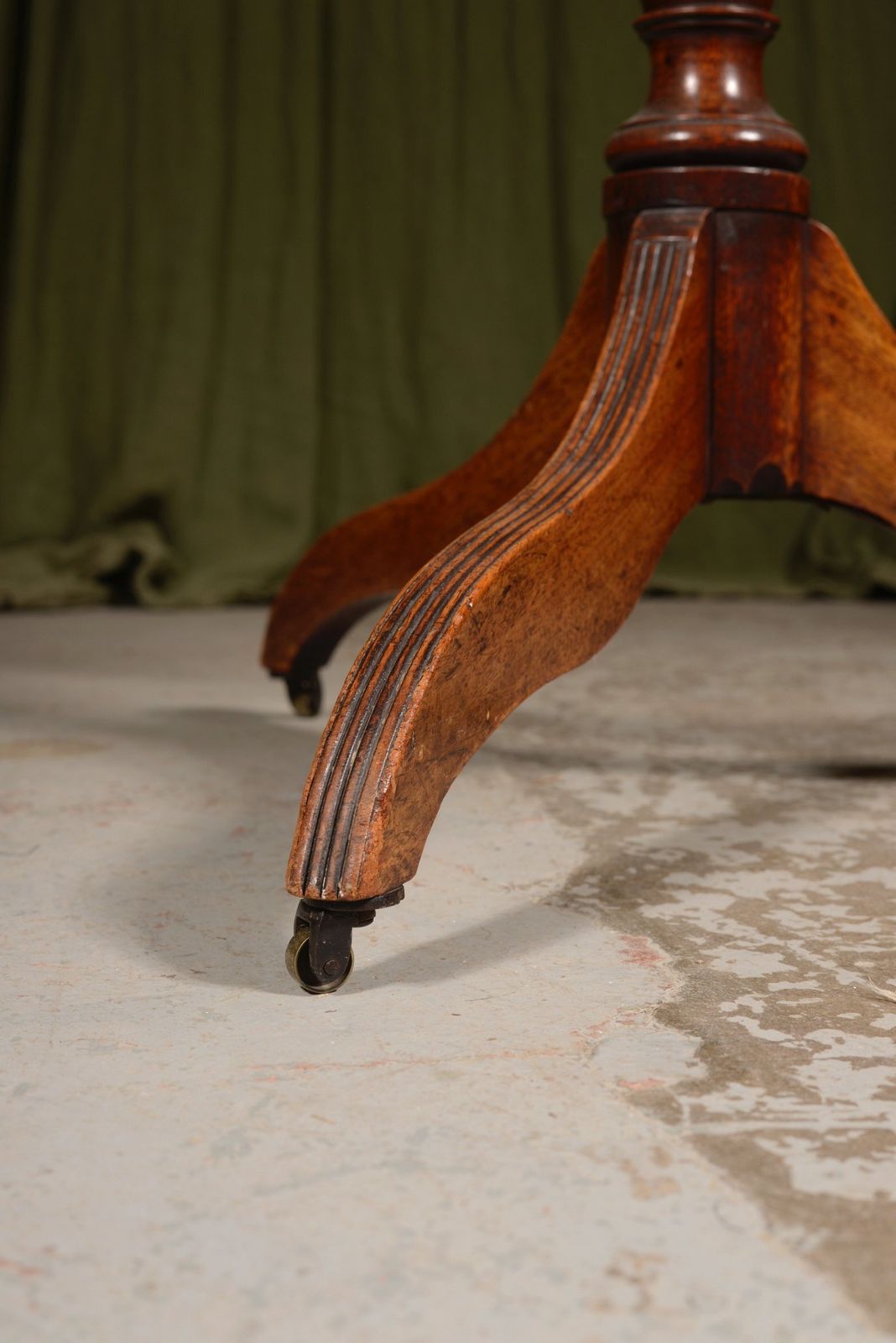 A George III Mahogany Tilt Top Tripod Table   C.1790 photo 450.0