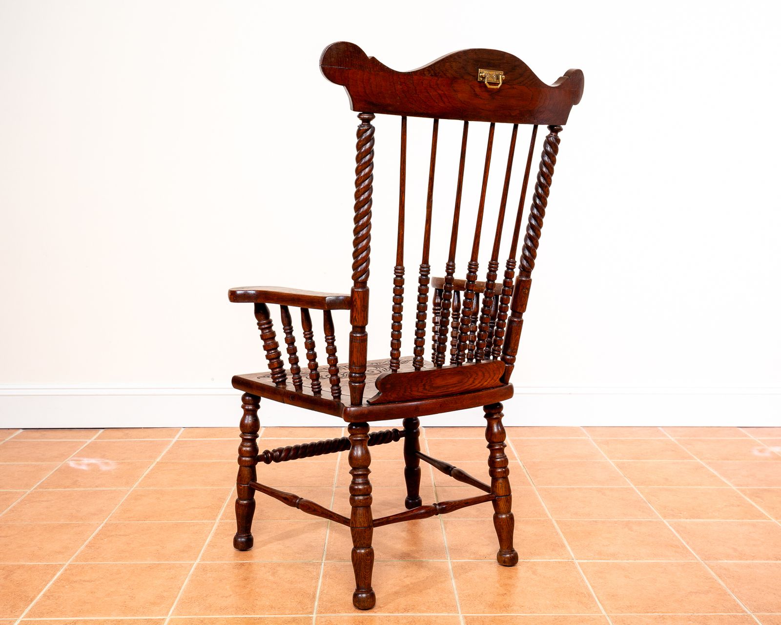 photo furniture Impressive Antique Oak Windsor Chair Country House Statement Fan Back Fireside Grandfather Armchair Ornate Decorative Carver Hall Throne Chair