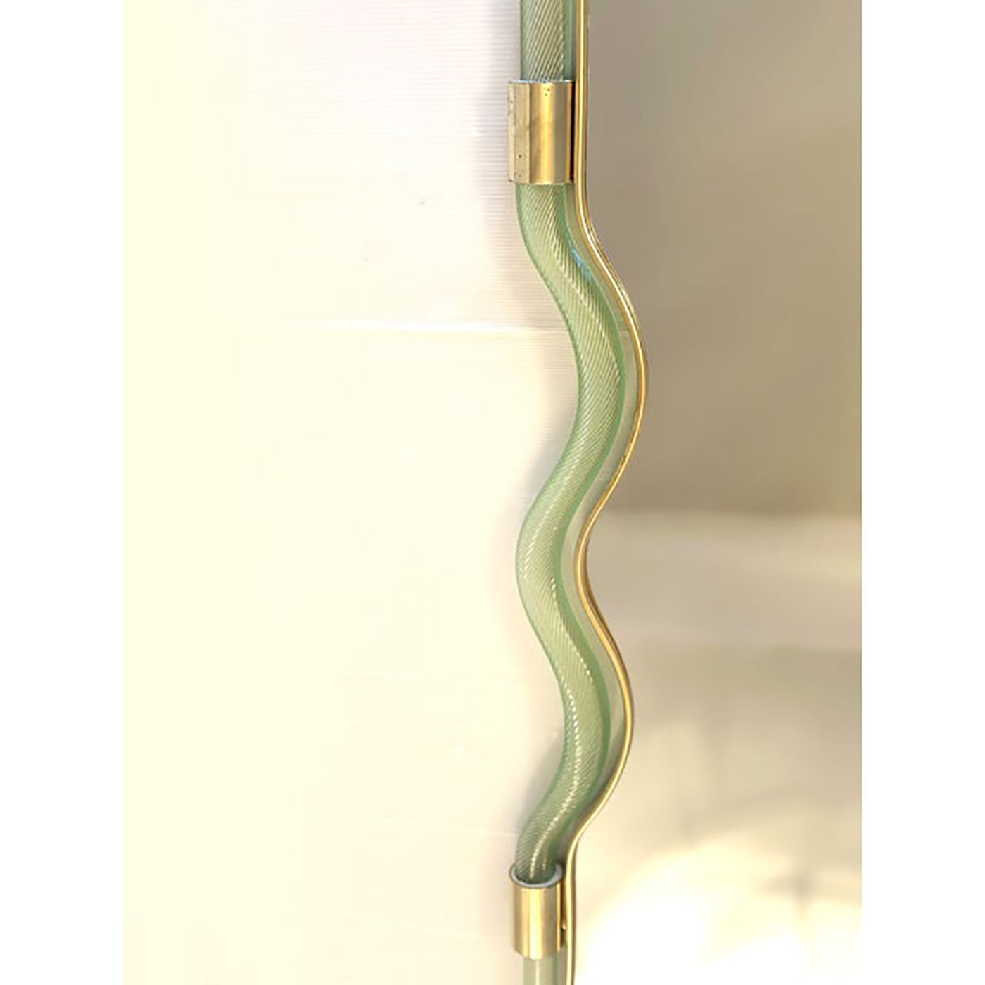 Contemporary Horizzontal Wave Mirror In Green And Gold "Torchon" Torciglione Murano Style Glass photo vinterior